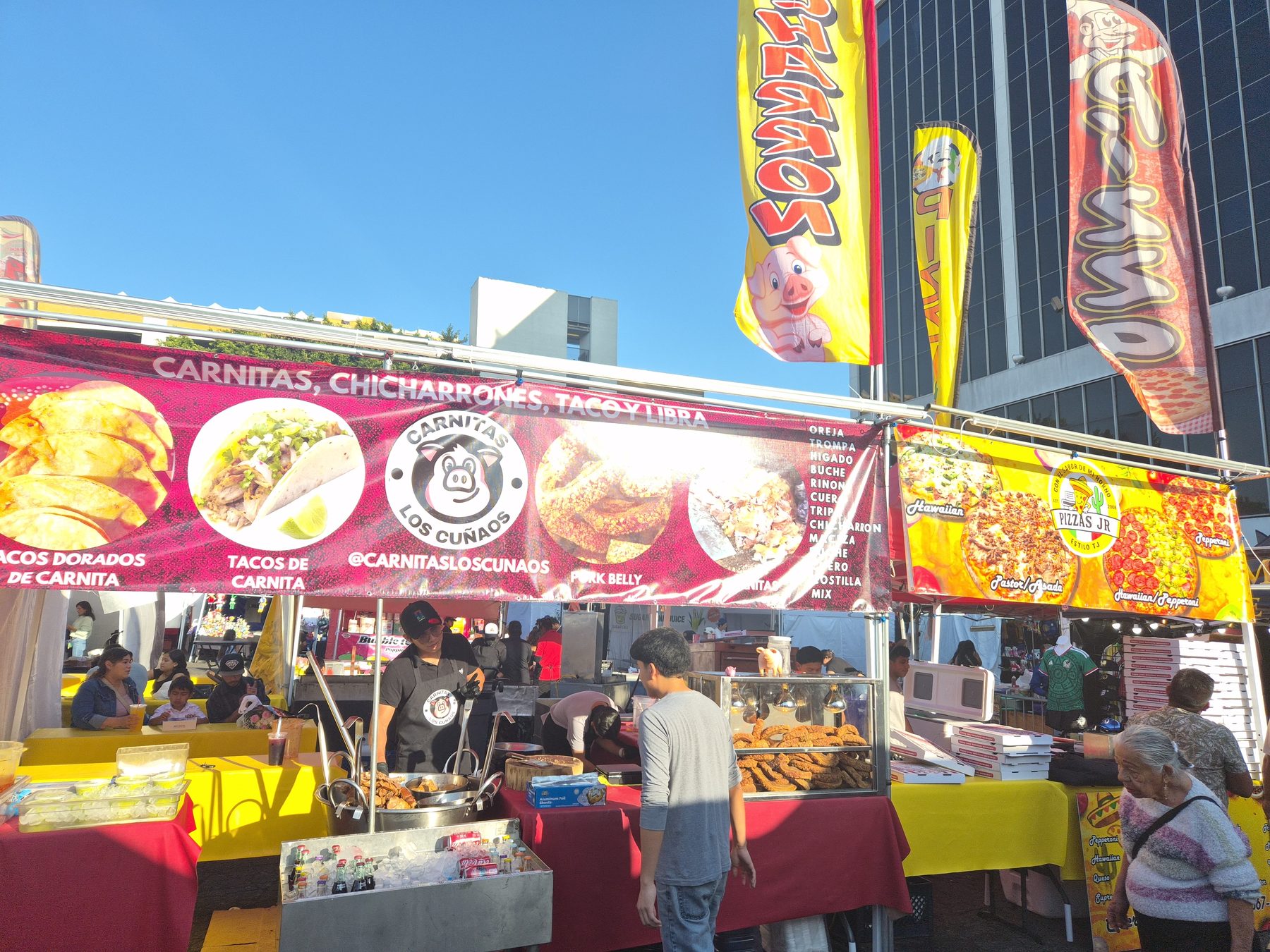 El Gato Night Market